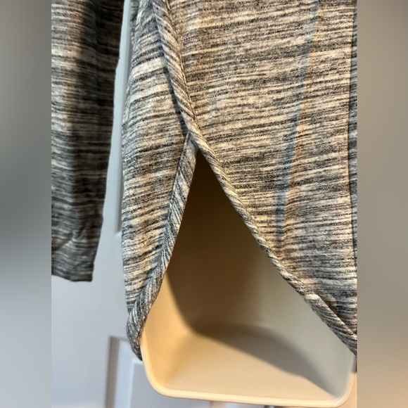 Turtle Neck top, long sleeve, gray/white pattern - Picture 3 of 3